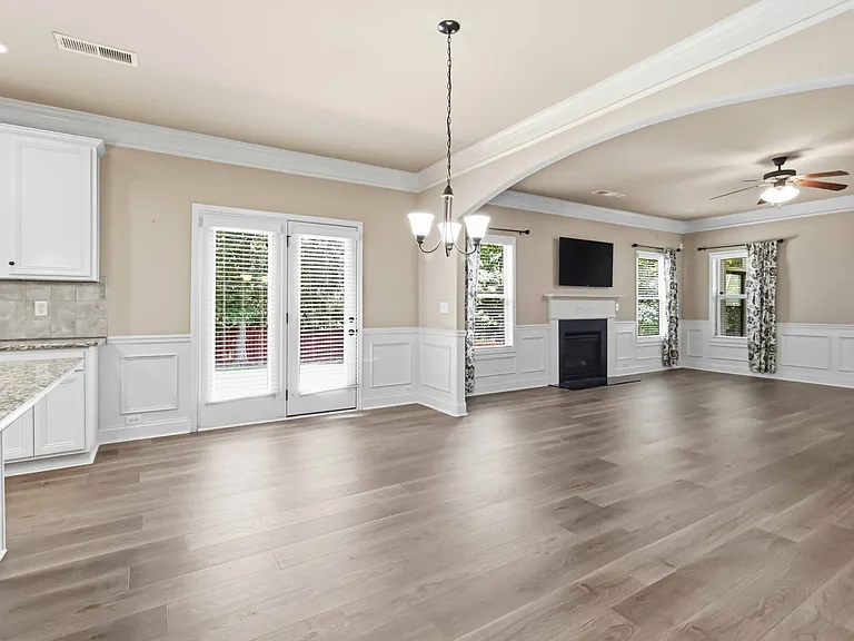 310 Strasburg Dr — Photo 11