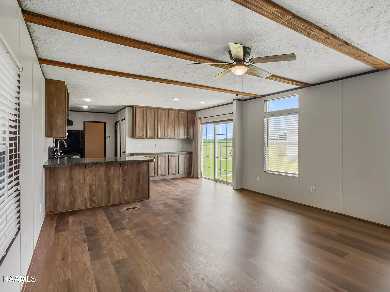 3 bed, 1140 sqft, $1,299 — Photo 3