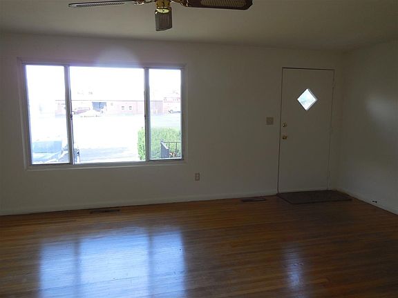 3rd image of 303 S Kerlin St