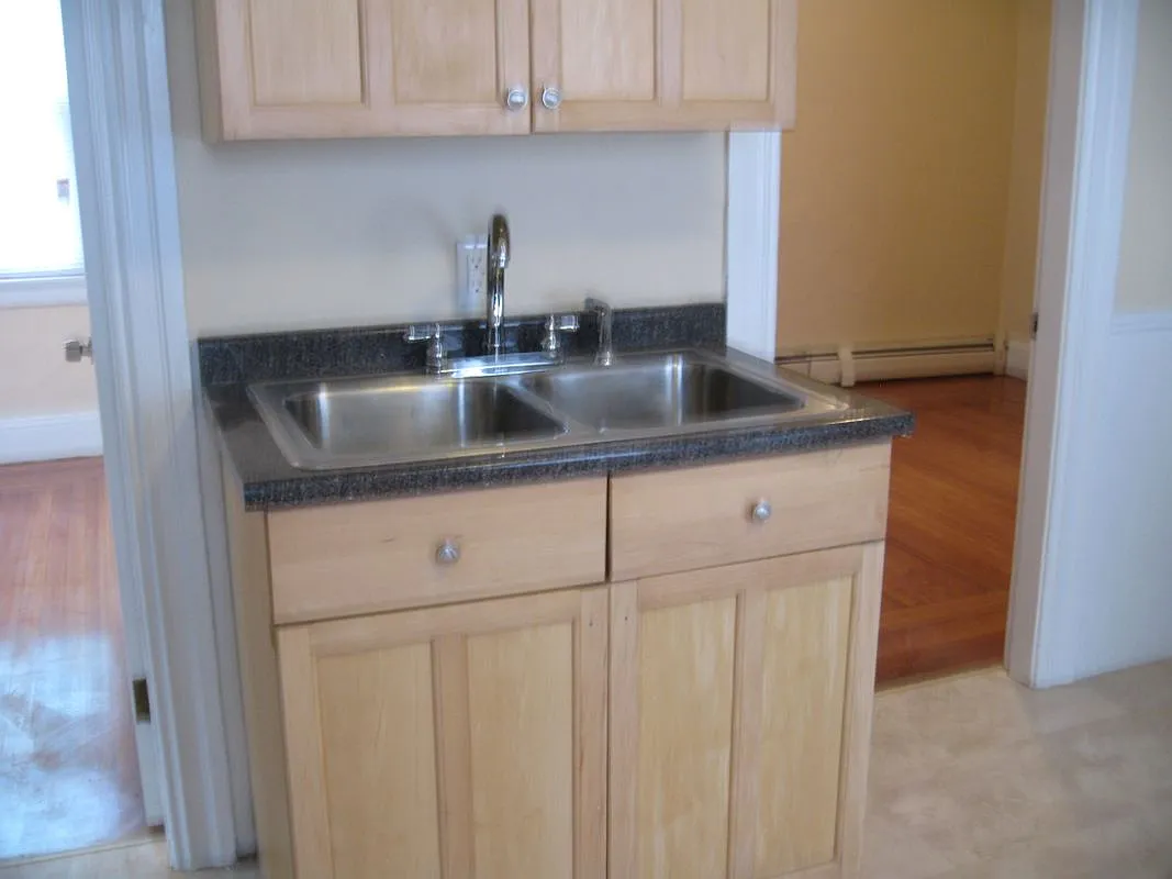 2 bed, 1.0 bath, 750 sqft, $1,680 — Photo 4