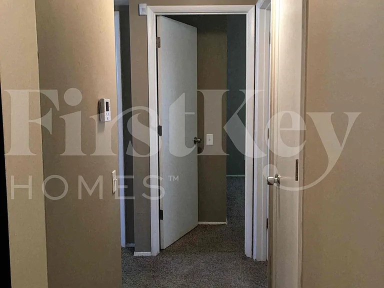 2560 Pheasant Dr — Photo 10