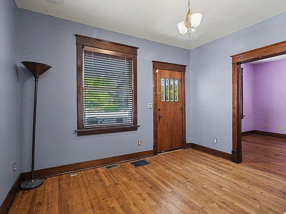 4th image of 937 Pennsylvania St