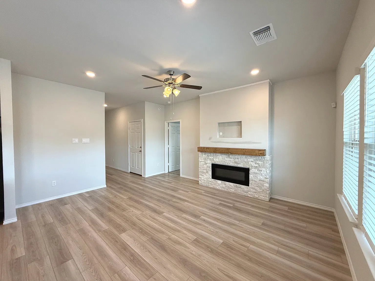 3 bed, 1308 sqft, $1,750 — Photo 3