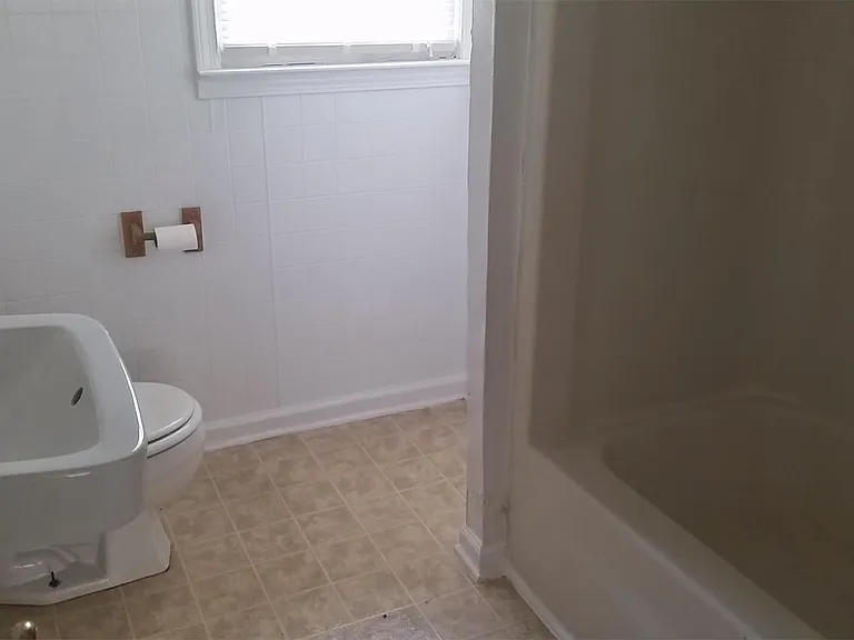 627 Longview St — Photo 6