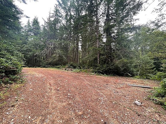 2nd image of 250 NE Eagle Creek Ln