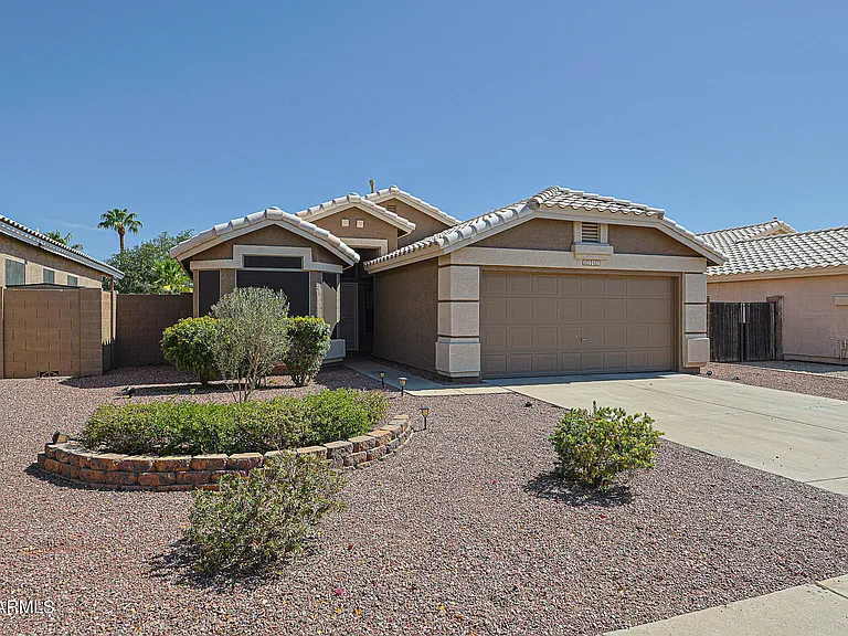 8747 W Adam Ave — Photo 2