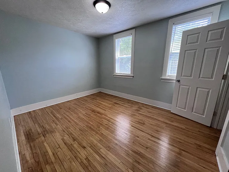 724 Fairview Ave NE — Photo 13