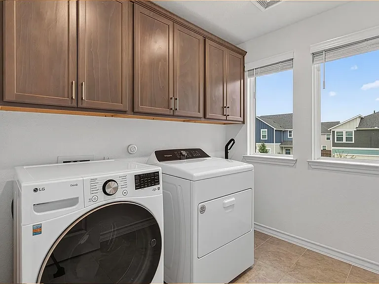 2911 Saint Regis Dr — Photo 15