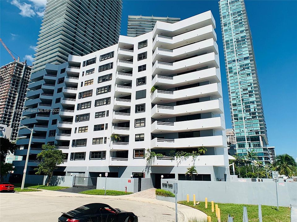 1st image of 555 NE 30th St APT 202
