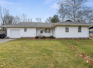 3 Matteson Dr, Villa Grove, IL 61956