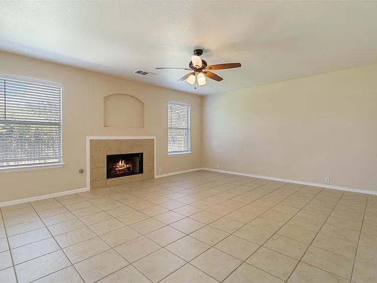 401 Spruce Dr — Photo 10