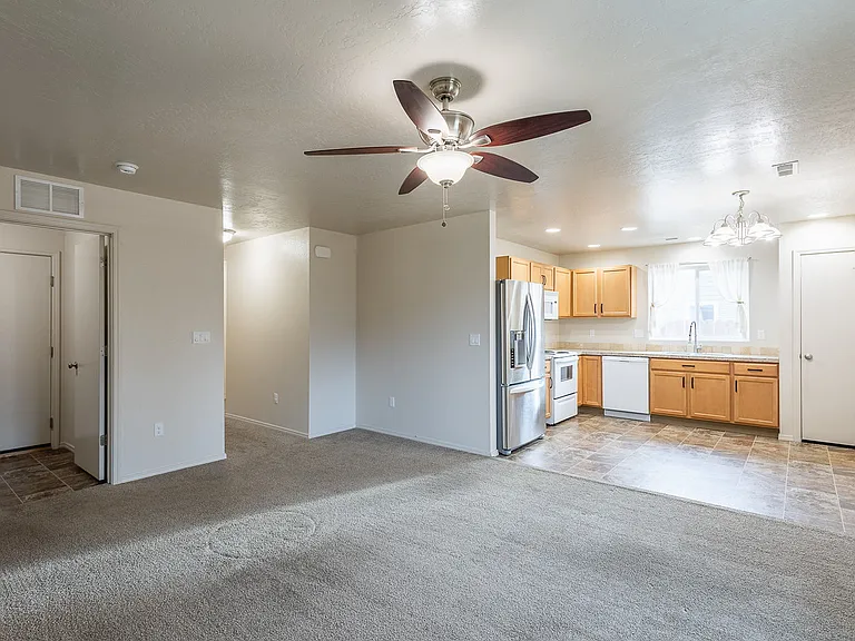 143 E Rose Lake Dr — Photo 11