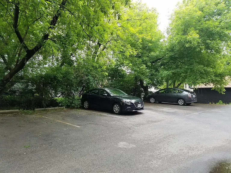 2528 N Maryland Ave — Photo 32