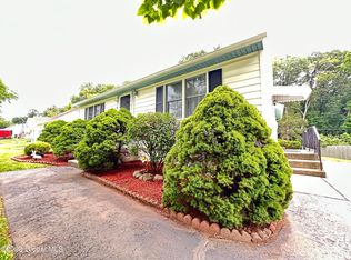3 Ayre Dr, Albany, NY 12203