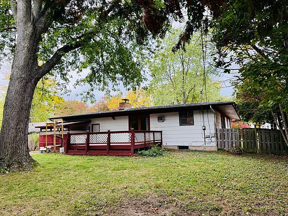 3rd image of 2706 Dawn Dr