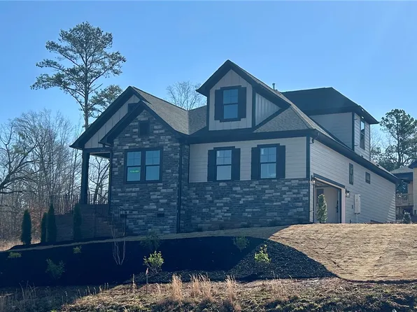 2601 Dog Leg Ln, Seneca, SC 29678