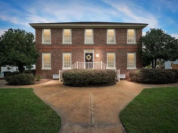 621 Briarwood Dr, Chesapeake, VA 23322