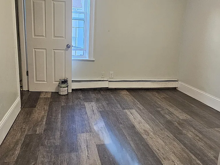 838-844 Lonsdale Ave #3 — Photo 7