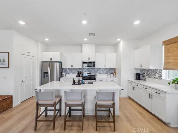 1060 Kendale Way, Vista, CA 92081