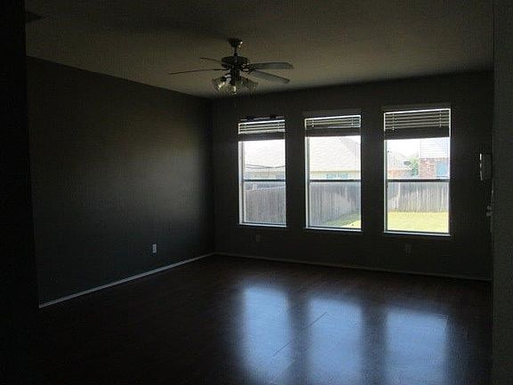 4th image of 680 S Heights Dr