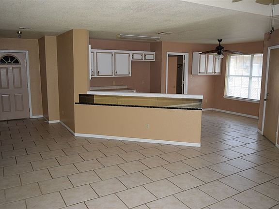5th image of 460 Mary St