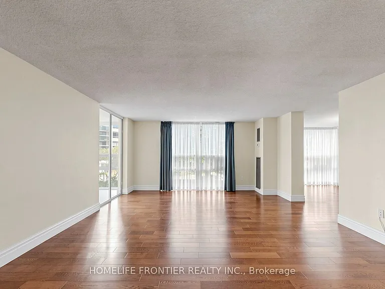 131 Beecroft Rd #203 — Photo 9