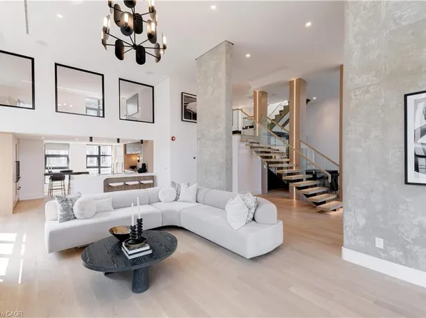 20 Niagara St #Penthouse 1, Toronto, ON M5V 3L8