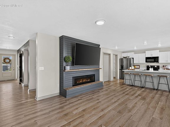 4th image of 569 S Sarah Avenue