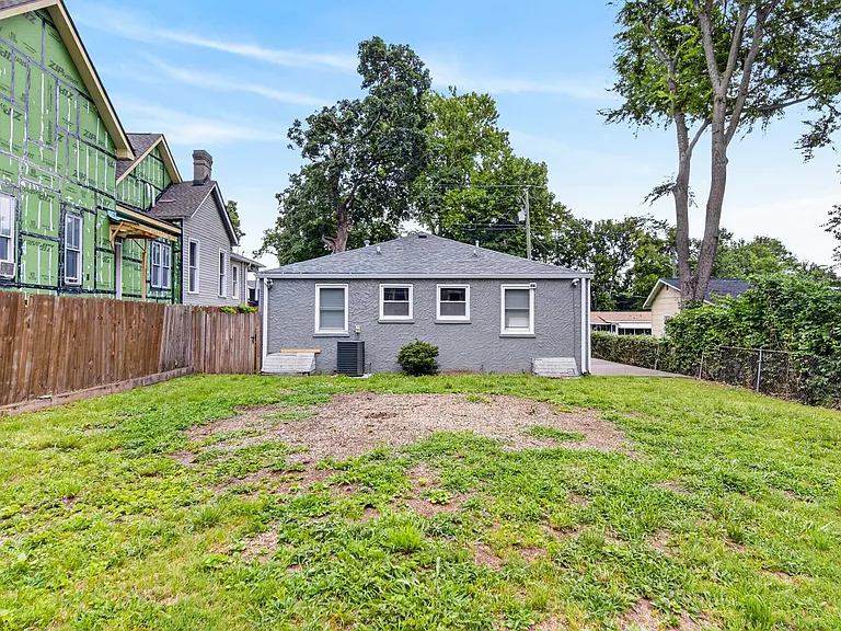 2209 Lindell Ave — Photo 6