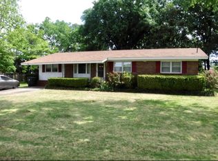 327 E Imperial Cir, Warner Robins, GA 31093