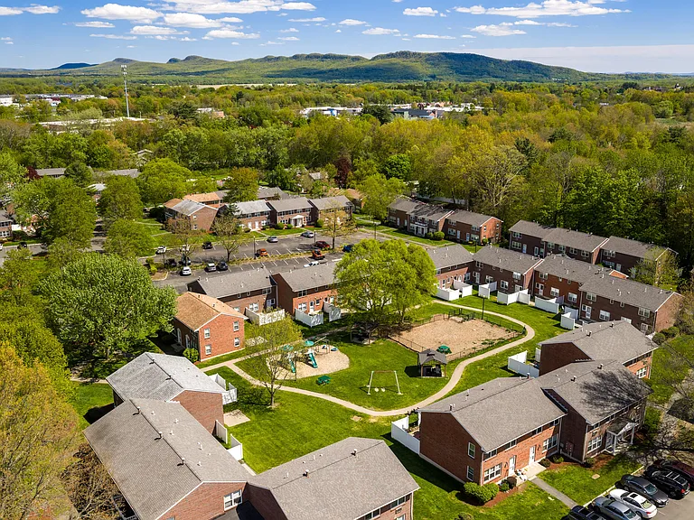 Hathaway Farms Townhomes at Northampton — Photo 55