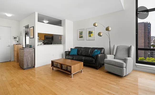 Sold by Triplemint | media 3
