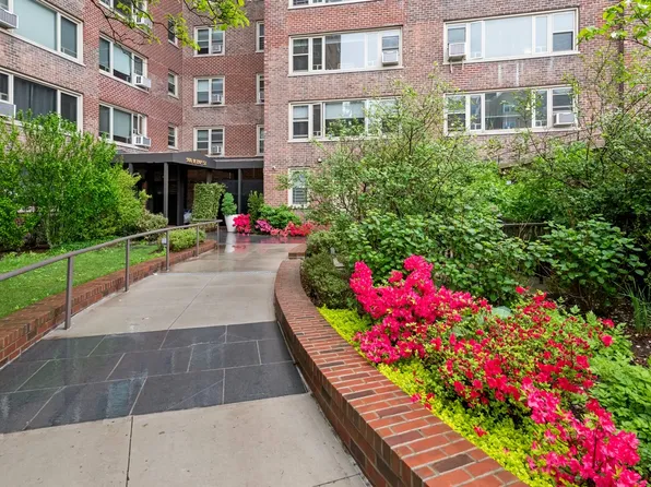 900 West 190th Street 12K image 1 of 6