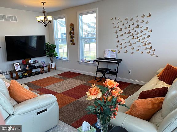 5th image of 25 Sassafras Ln