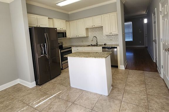 2nd image of 149 Aspen Sq #1-6