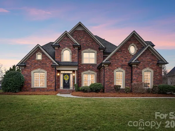 5507 Two Iron Dr, Matthews, NC 28104