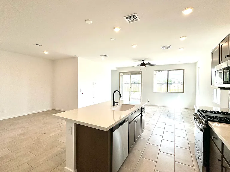15598 W Hackamore Dr — Photo 9