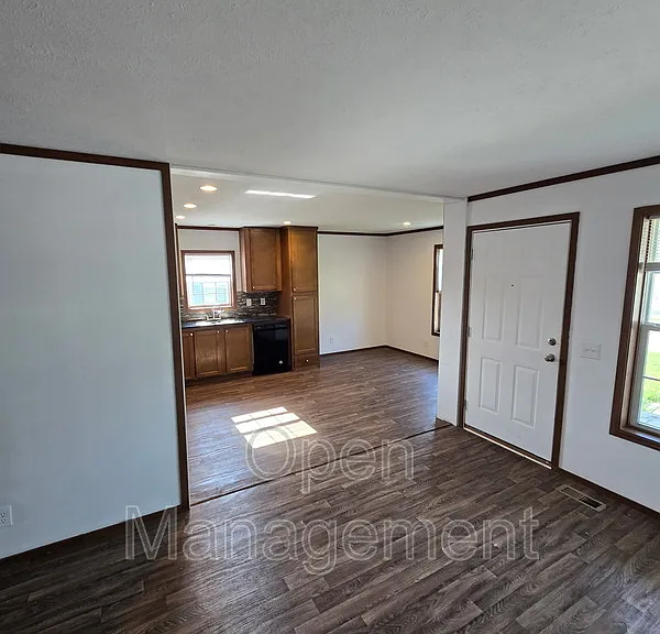 511 E 1st St #25 — Photo 3