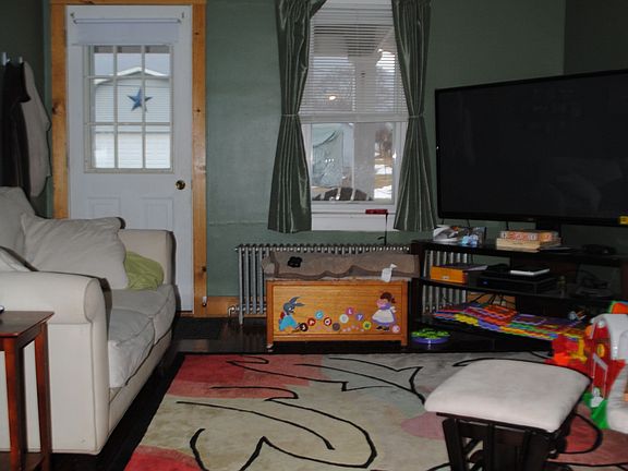 4th image of 375 Allen Ave