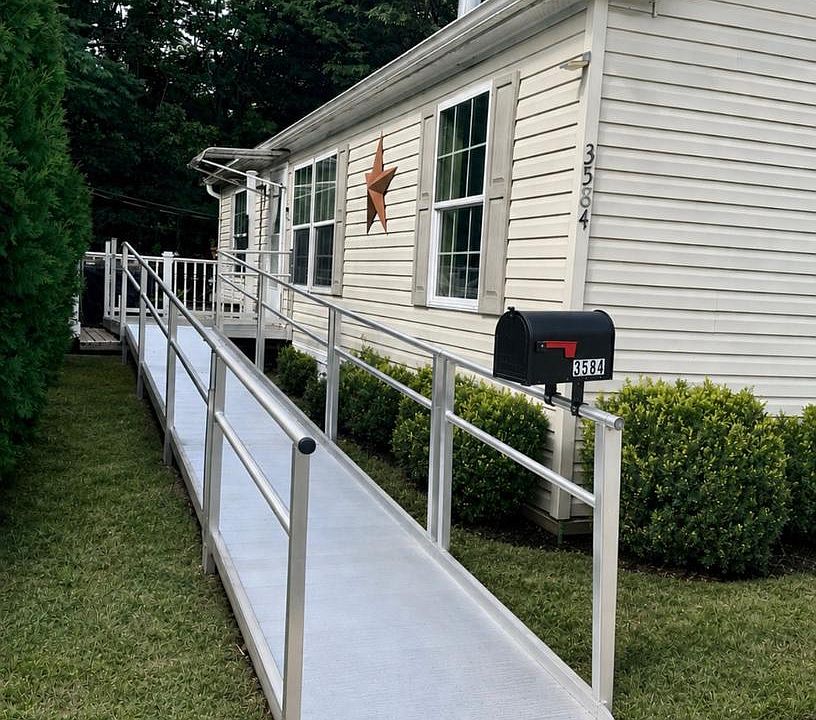 1st image of 3584 Mobile Rd