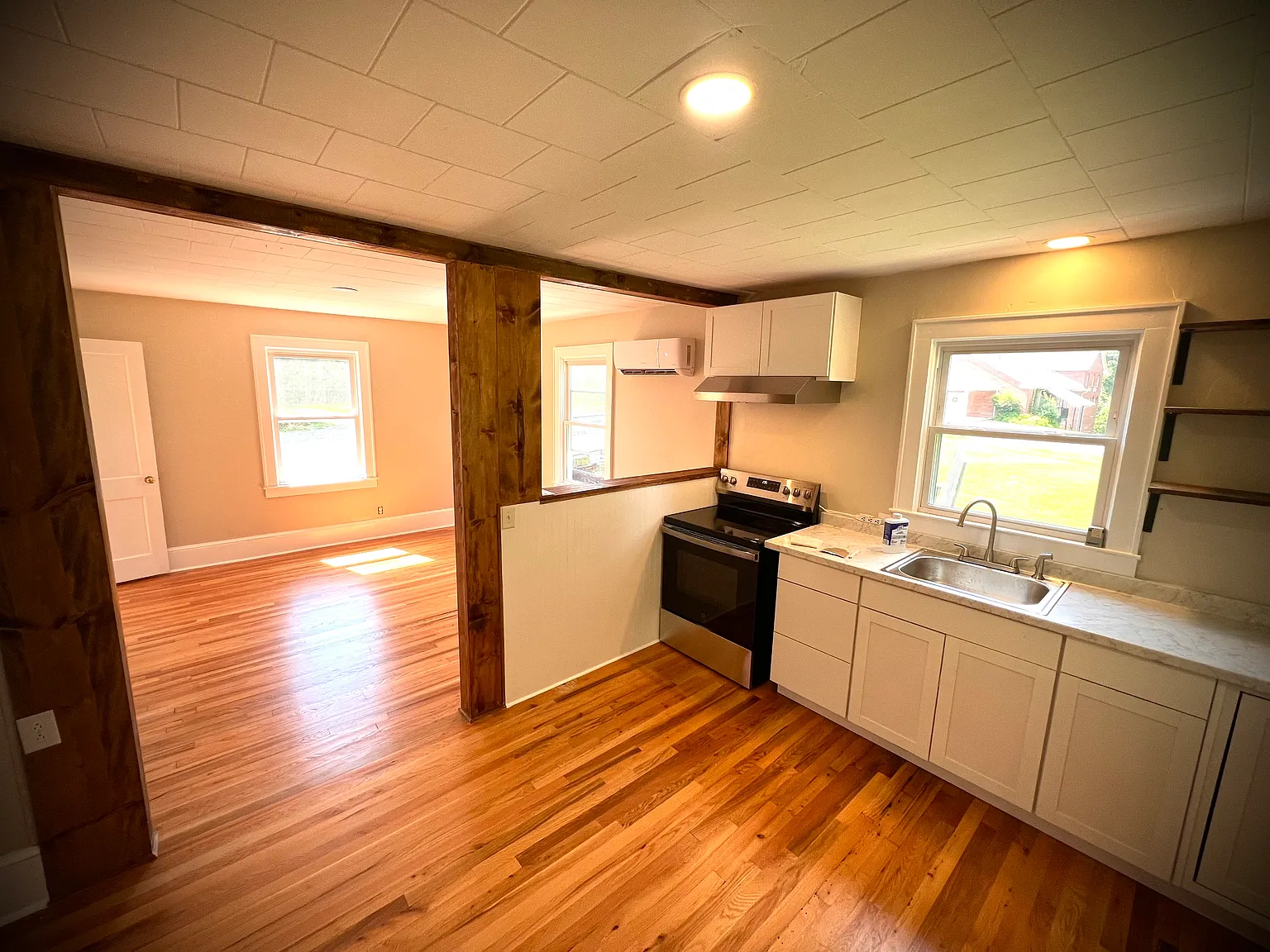 2 bed, 1100 sqft, $1,550 — Photo 2