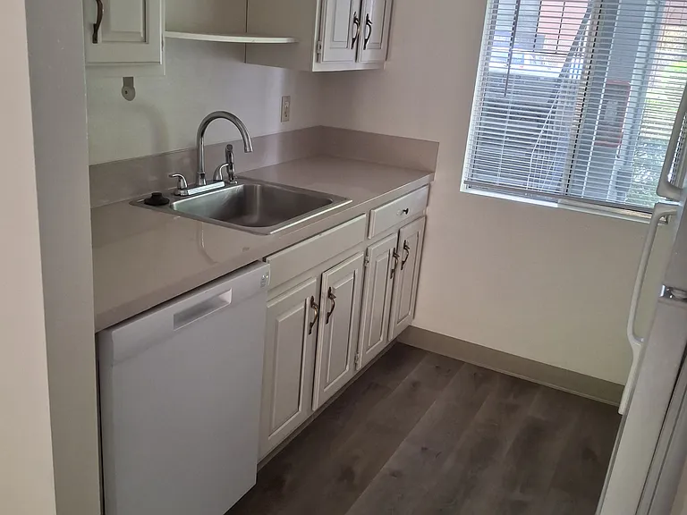 28900 SW Parkway Ave #9 — Photo 2