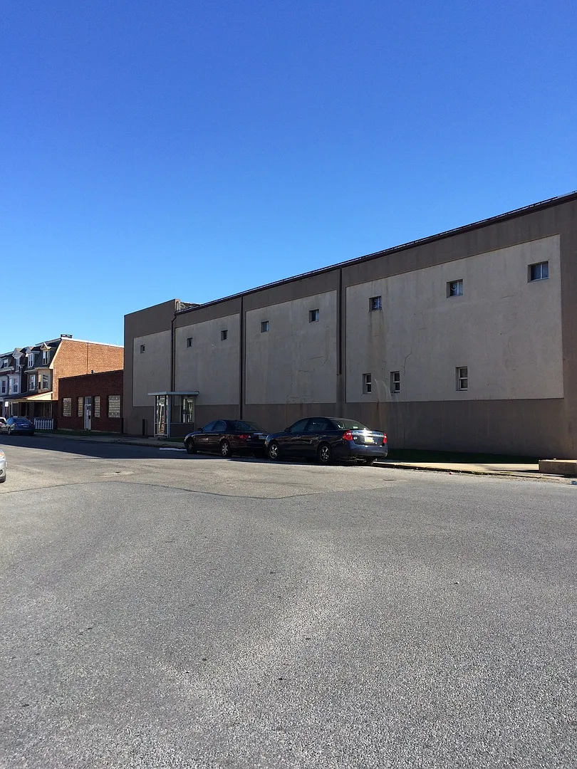 2 Bed/1Bath, AC, Parking, West York SD-Video in pictures! — Photo 1