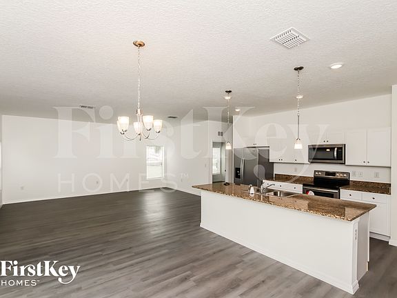 4th image of 1021 Locust Ave NW
