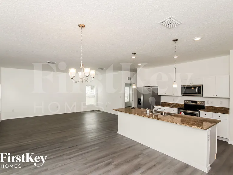 1021 Locust Ave NW — Photo 4