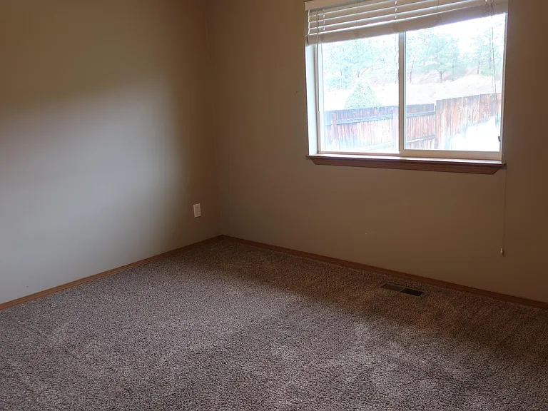 2514 Aviation Dr — Photo 10