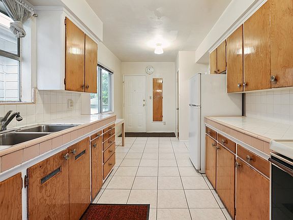 5th image of 2894 McGill St