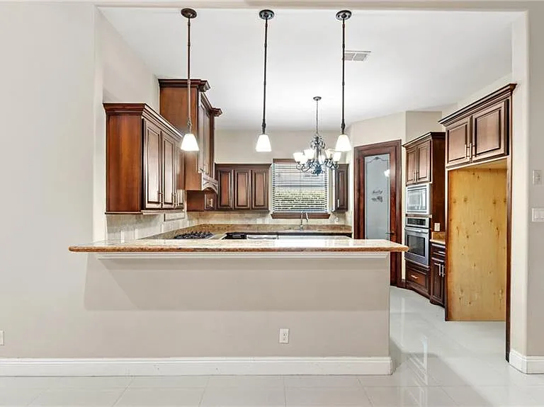 3002 Santa Monica St — Photo 10