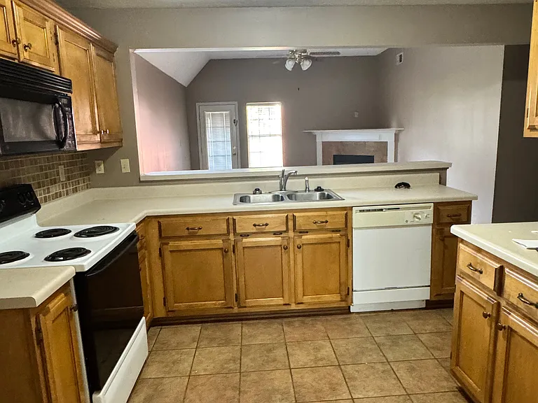 9931 Devon Ridge Dr — Photo 4