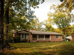 1004 Crown Point Rd W, Signal Mountain, TN 37377